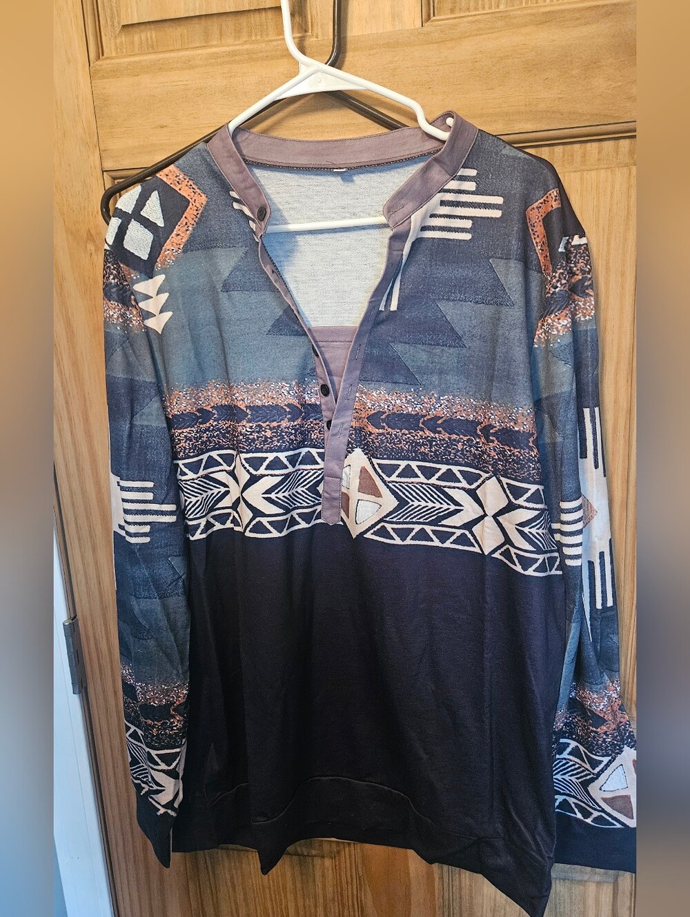 Men's Patterned Long-Sleeve Pullover Shirt